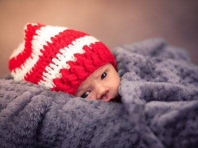 Vestir a un bebé recién nacido en invierno