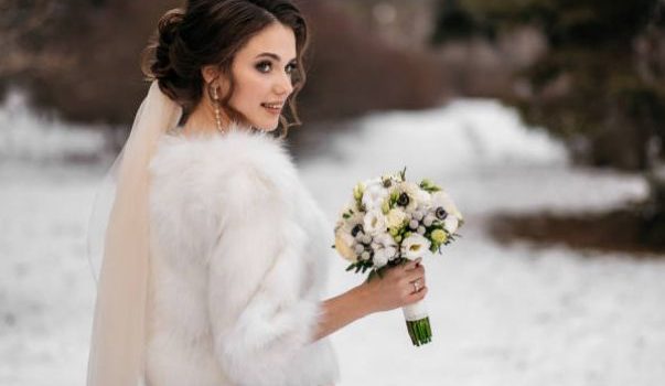 Vestir para una boda de día en invierno