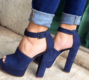 vestir con zapatos azules